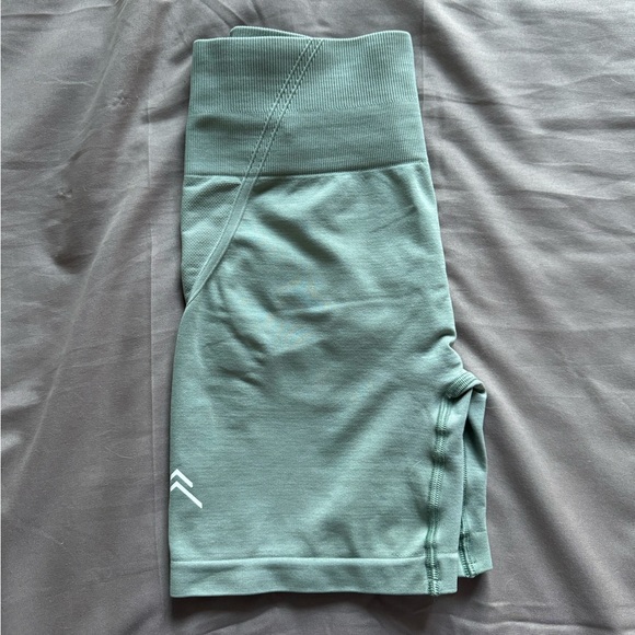 sage green oner active effortless seamless shorts - Picture 4 of 4